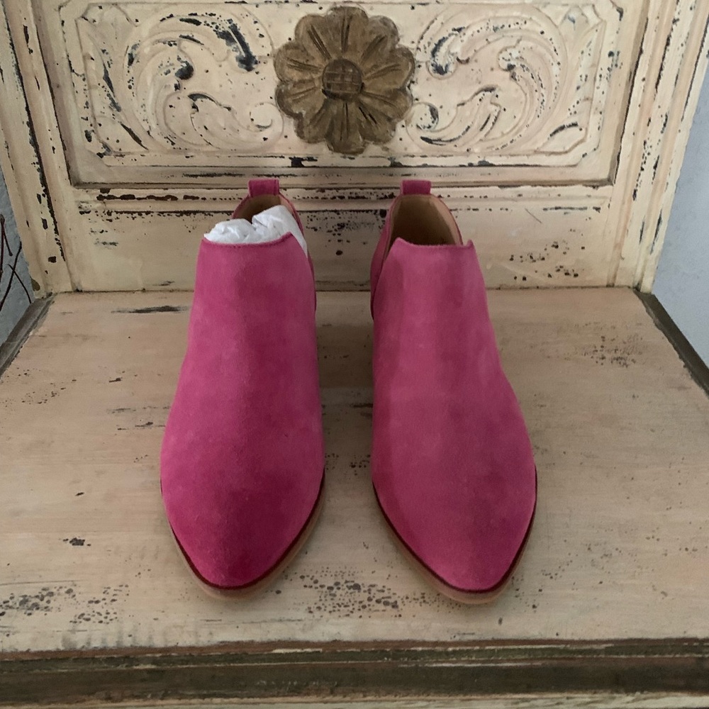 Frye and Co booties size 8